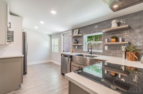 3609 Bay Ave, Tampa FL  33611-4220 exterior