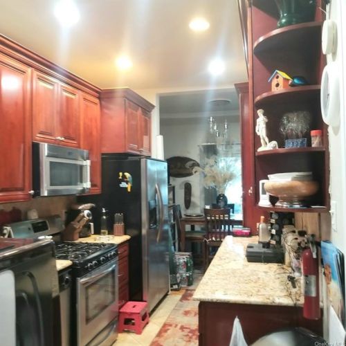 530 Van Nest Ave, Bronx NY 10462-3508 exterior