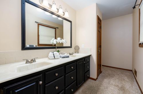 3020 Kalarama Ave, Kalamazoo MI 49024-2383 exterior