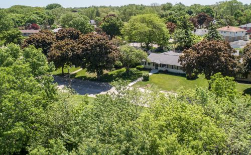 10021 Grantosa Dr, Milwaukee, WI 53222-1325