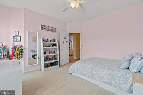 6802 Morning Brk Ter, Alexandria VA 22315-6117 exterior