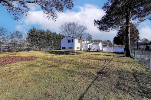 1596 Roosevelt Ave, Bohemia NY 11716-1407 exterior