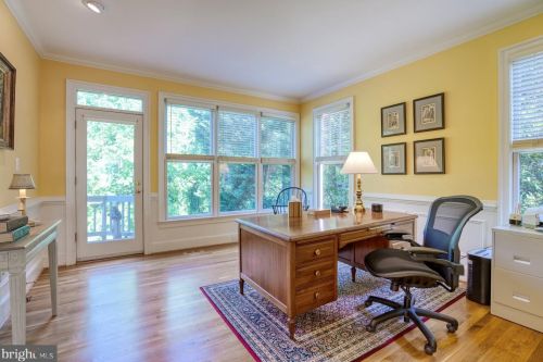 1613 Maddux Ln, Mc Lean VA 22101-3200 exterior