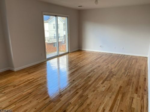 138 Schuyler Ave, Newark NJ  07112-1821 exterior