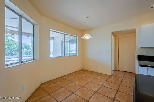 5860 Swan Rd, Tucson AZ 85718-5433 exterior