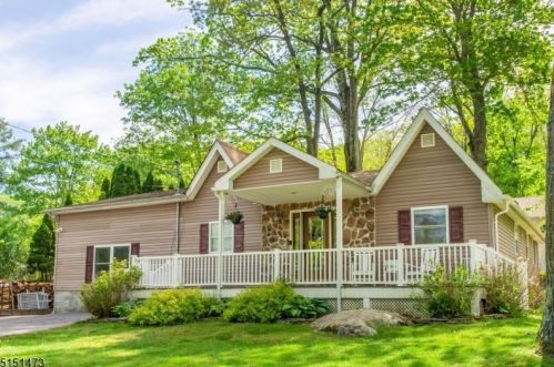 7 Oakwood Trl, Kinnelon, NJ 07405-3115