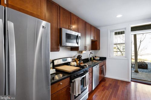 1234 Carrollsburg Pl, Washington DC 20024-4144 exterior