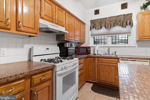 2015 17 St, Philadelphia PA 19121-2341 exterior