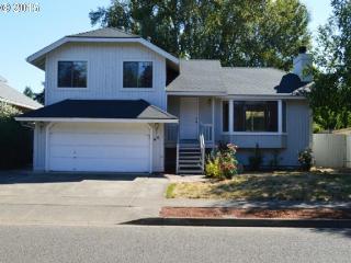 2111 Cosmoledo St, Eugene OR  97402-1198 exterior