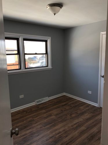 2036 69 St, Chicago IL 60649-1614 exterior