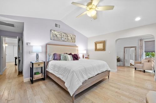 5172 Seahorse Ave, Naples FL 34103-2470 exterior