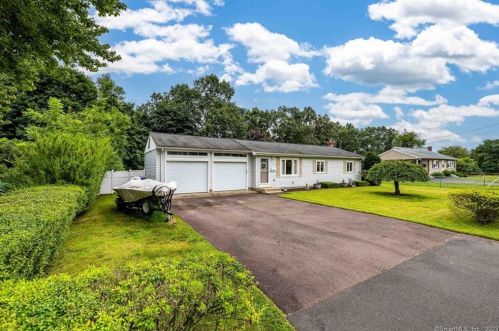 42 Hunter Ln, Enfield CT 06082-4135 exterior