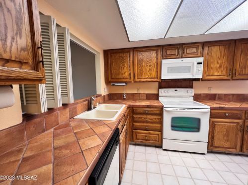 5528 Camino Arenosa, Tucson AZ  85718-5417 exterior