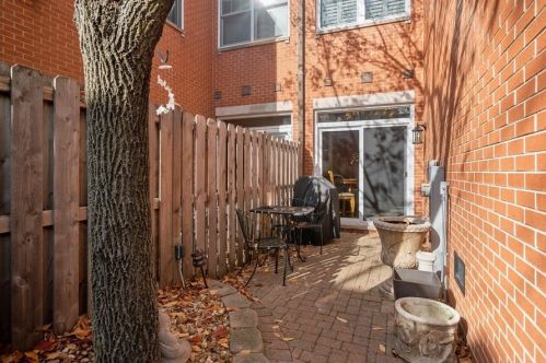 253 Goethe St, Chicago IL 60610-1803 exterior