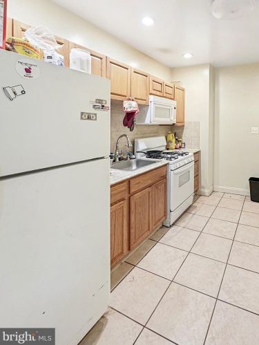 3145 8th St, Philadelphia PA  19133-2023 exterior