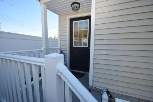 153 Main St, Seabrook NH 03874-4673 exterior