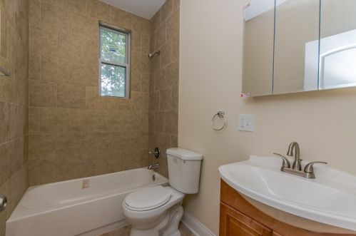 7001 East End Ave, Chicago IL 60649-1421 exterior