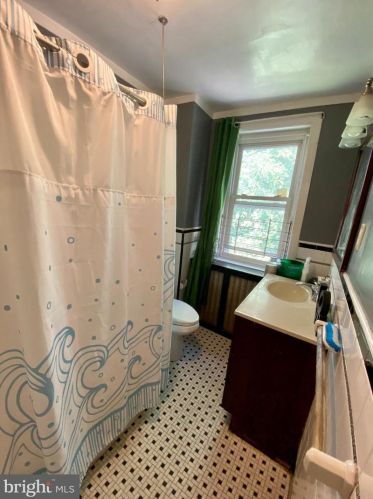 110 2 St, Darby PA 19023-2622 exterior