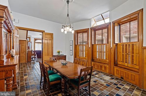 1708 Green St, Philadelphia PA 19130-7023 exterior