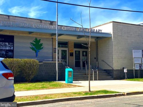 940 Eastern Ave, Washington DC  20019-7073 exterior