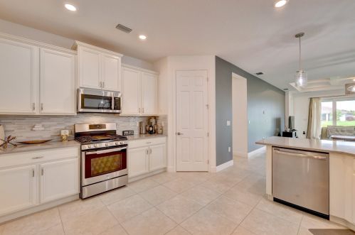 9516 Royal Poinciana Dr, Fort Pierce FL  34987-2506 exterior