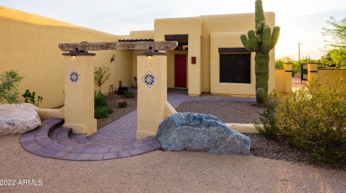 26506 11th Ave, Phoenix AZ  85085-1894 exterior