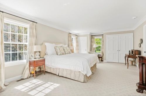 7 Deer Ln, Greenwich CT 06830-3802 exterior