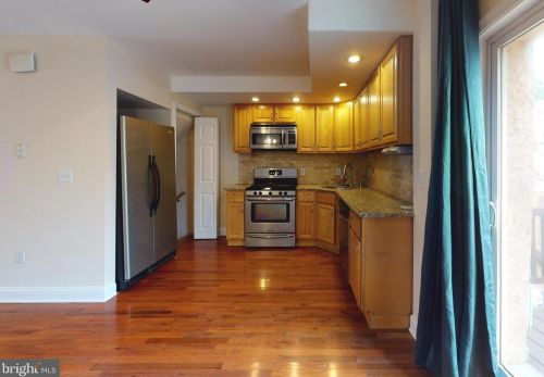 2720 10th St, Philadelphia PA 19133-1511 exterior