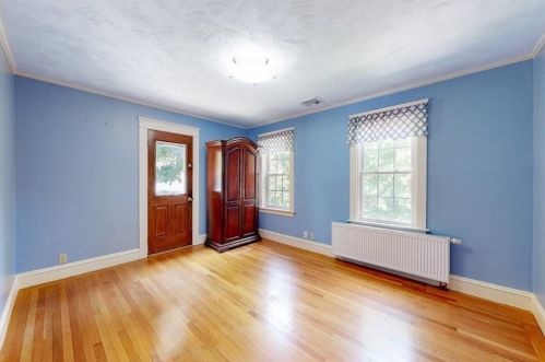 293 Doyle Ave, Providence RI 02906-3354 exterior