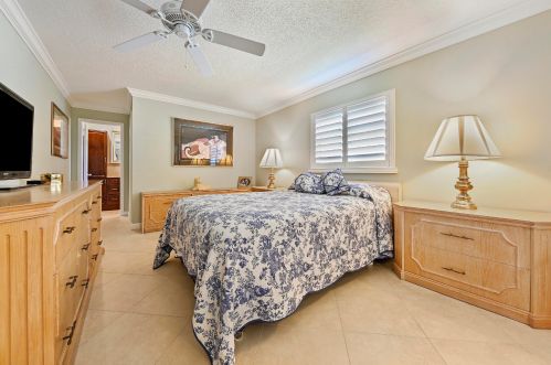 1592 14 Ave, Boynton Beach FL 33426-5807 exterior