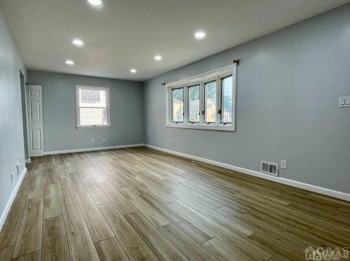 201 Campbell St, Woodbridge NJ  07095-2305 exterior