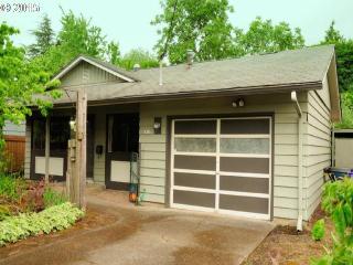 6831 Kelly St, Portland, OR 97206-1956