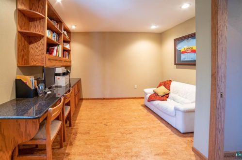 1901 Rice Lake Rd, Duluth MN 55811-4812 exterior