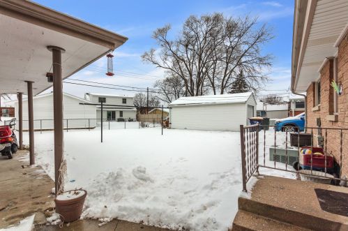 2841 Au Rene Cir, Milwaukee WI 53227-3225 exterior