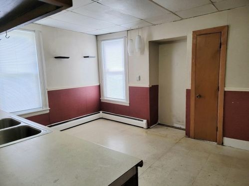 11 Henchman St, Worcester MA 01605-2418 exterior