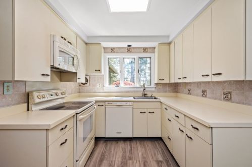 1243 Pinewood Dr, Pittsburgh PA  15243-1811 exterior