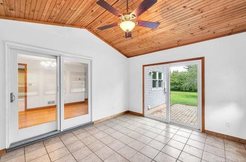 10 Pheasant Run, Windsor CT 06095-1549 exterior