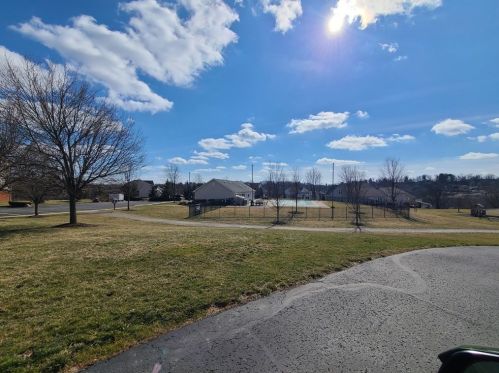 1503 Michael Dr, Pittsburgh PA  15227-3958 exterior