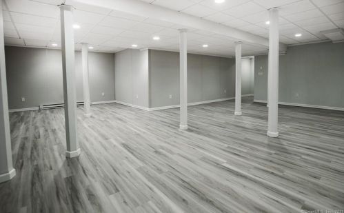 351 Branchville Rd, Ridgefield CT 06877-5012 exterior