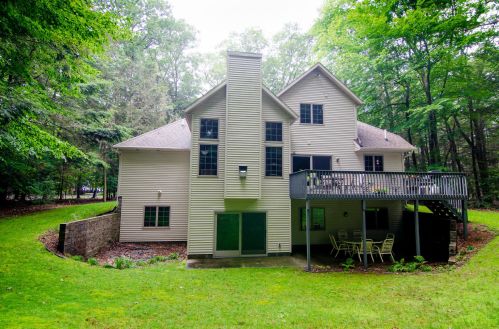 866 Scenic Dr, Meskegon, MI 49445-8629