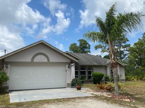 5125 42nd St, Naples, FL 34120-1595