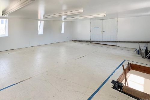 206 Milbank Ave, Greenwich CT 06830-6617 exterior