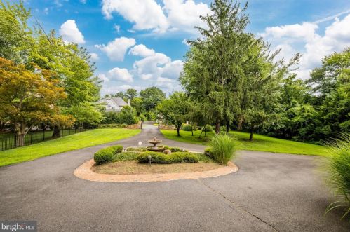 1326 Kirby Rd, Mc Lean VA  22101-2409 exterior