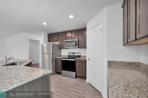 350 Bayview Ter, Fort Pierce FL 34983-2113 exterior