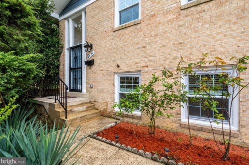 2620 12th St, Arlington, VA 22204-4820