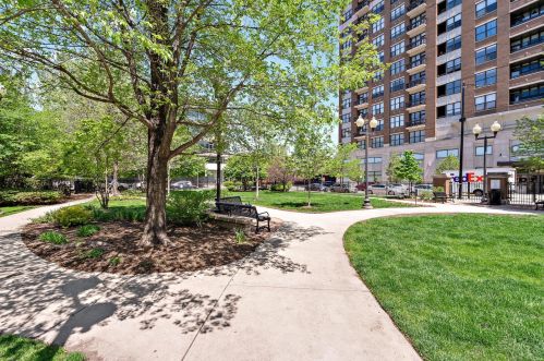 849 Franklin St, Chicago IL 60610-8793 exterior