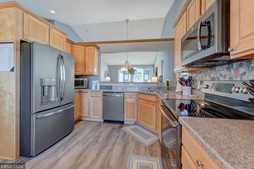 493 Holly Ln, Saint Paul MN 55128-7091 exterior