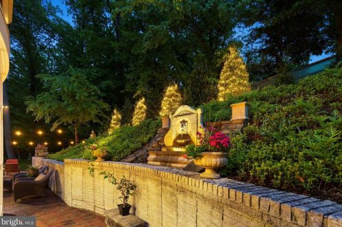 8751 Brook Rd, Mc Lean VA  22102-1507 exterior