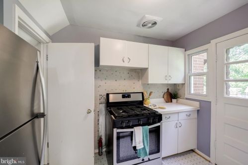 6928 Westhampton Dr, Alexandria VA 22307-1528 exterior