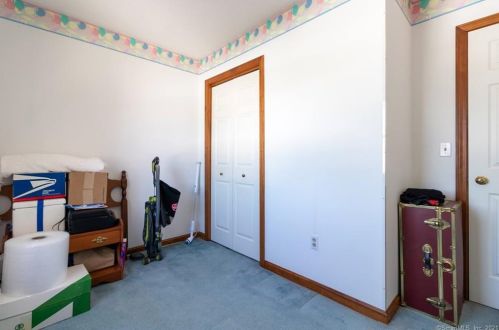 21 Susan Cir, Enfield CT 06082-5767 exterior